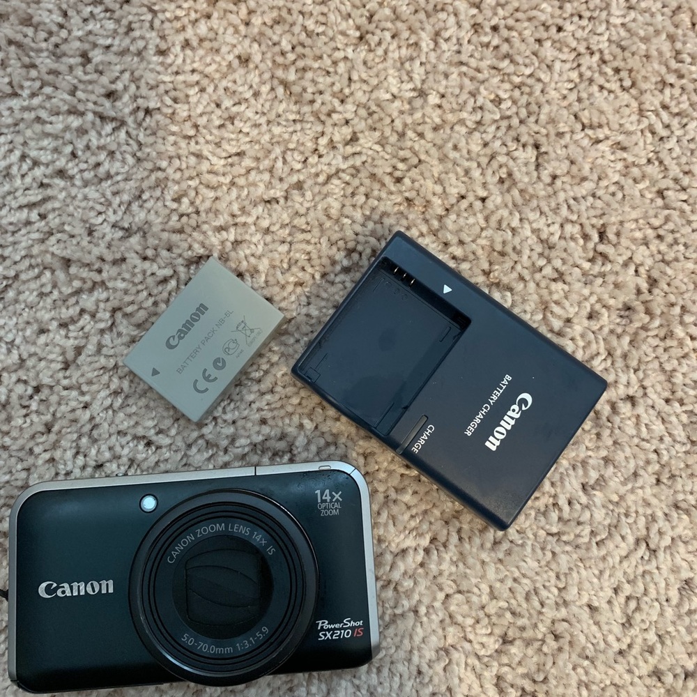 Canon camera - Picture 2 of 5